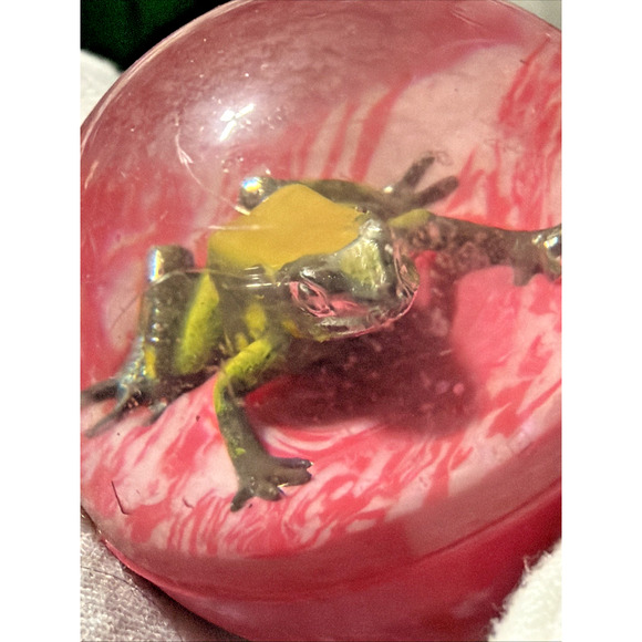 Vintage Pink Rubber Bouncy Ball Frog Inside Vending Machine Novelty Toy - Picture 12 of 14